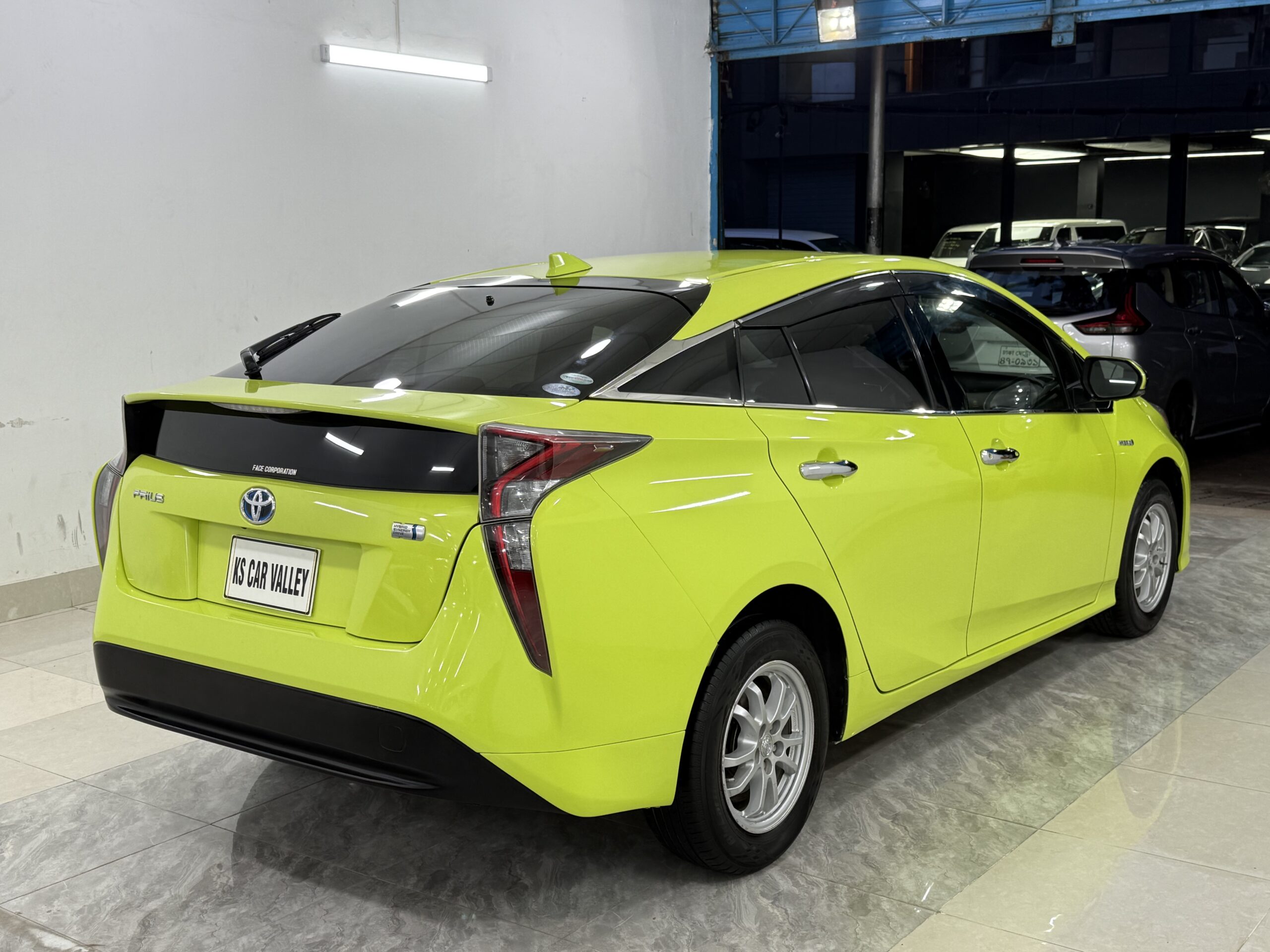
								Toyota Prius 2016 full									