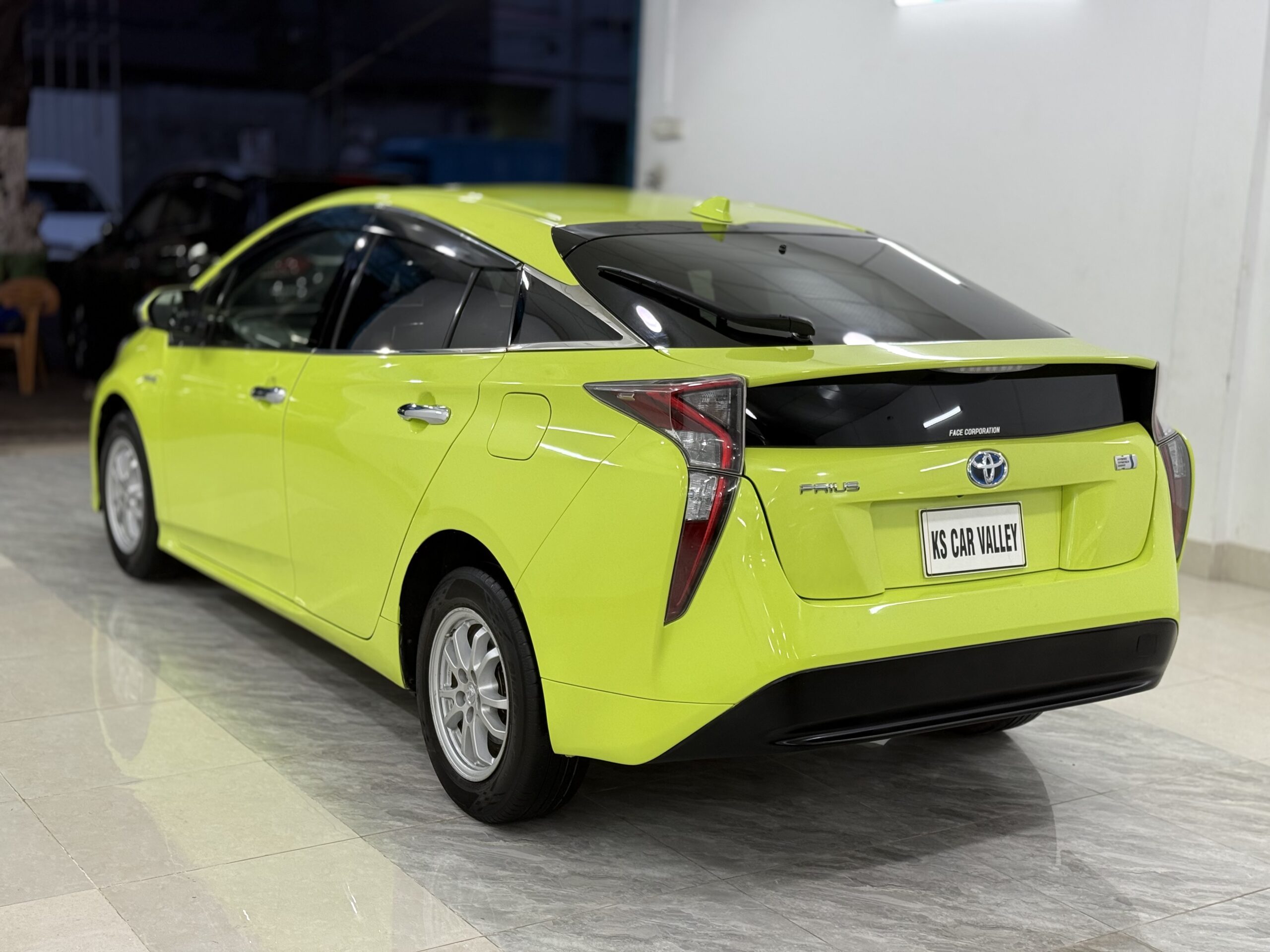 
								Toyota Prius 2016 full									