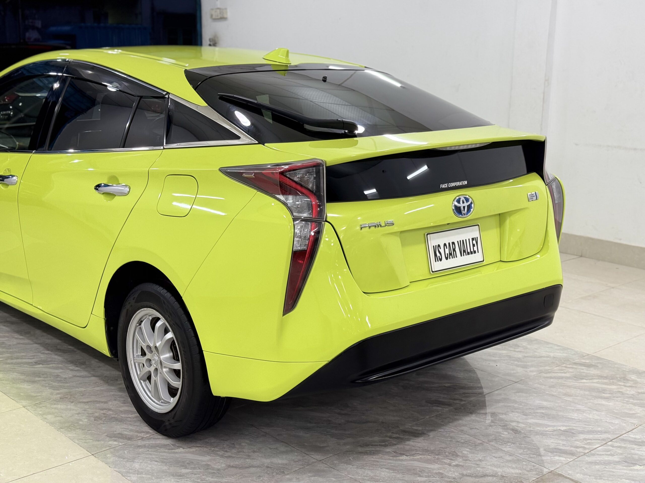 
								Toyota Prius 2016 full									