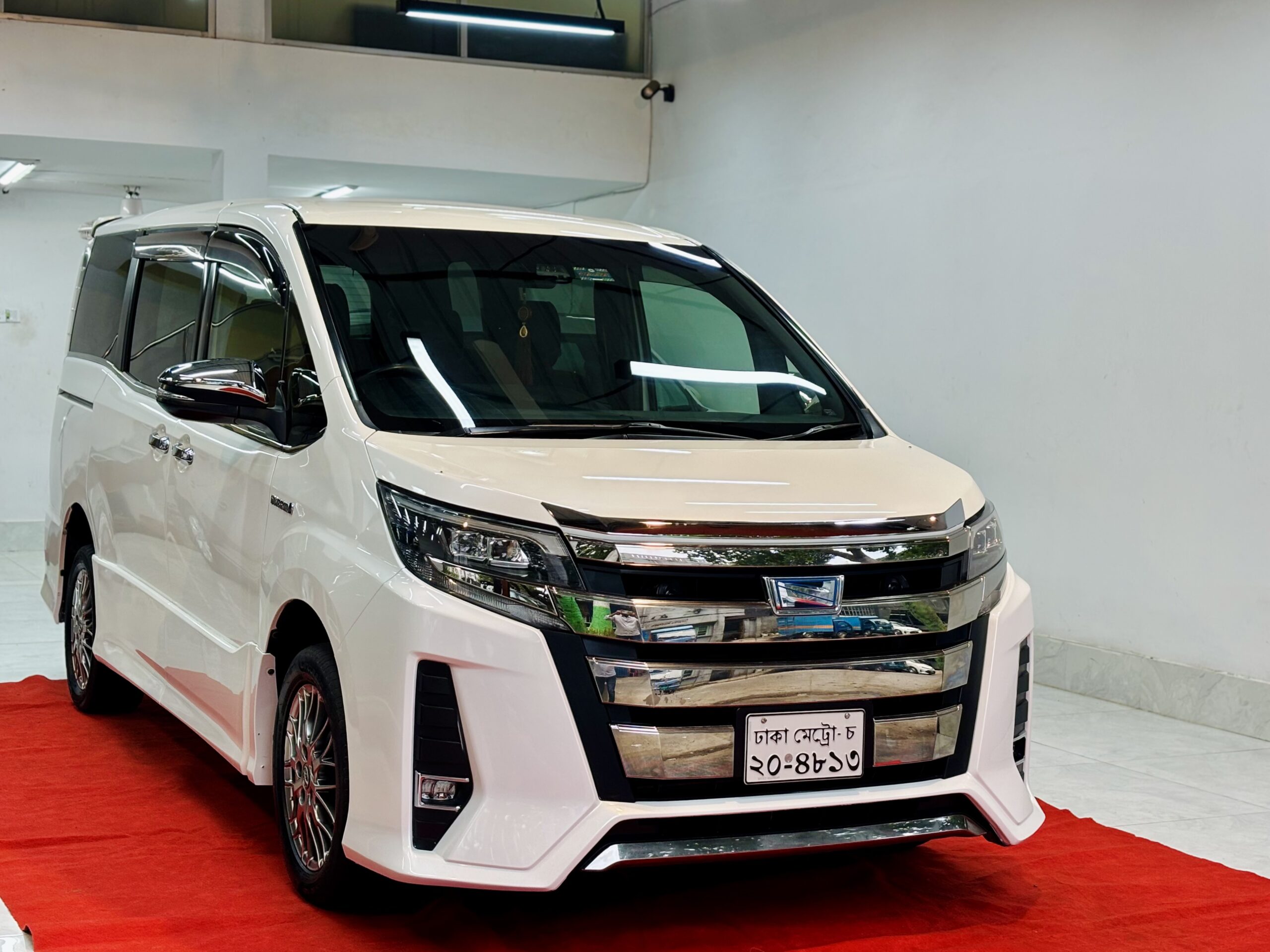 
								Toyota Noah 2018 full									