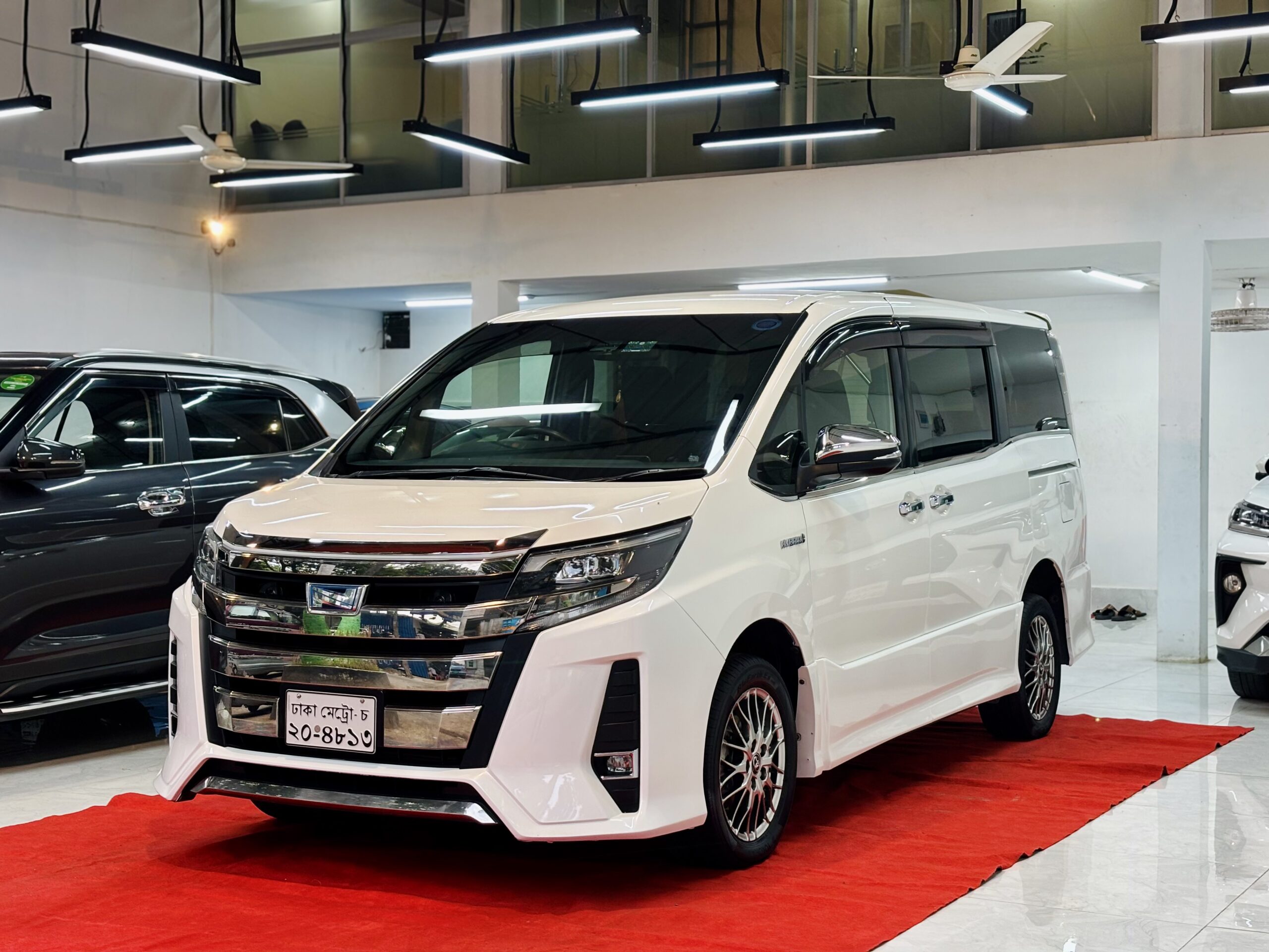 
								Toyota Noah 2018 full									