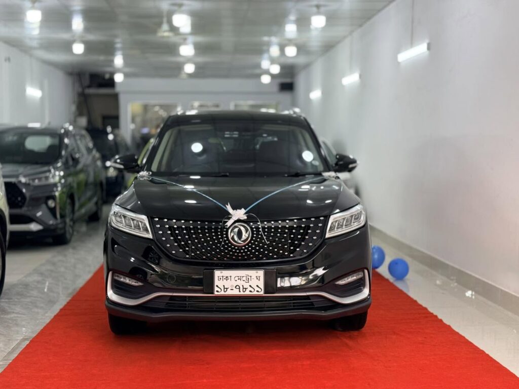 Black family SUV available from a Trusted Car Dealer Dhaka showroom