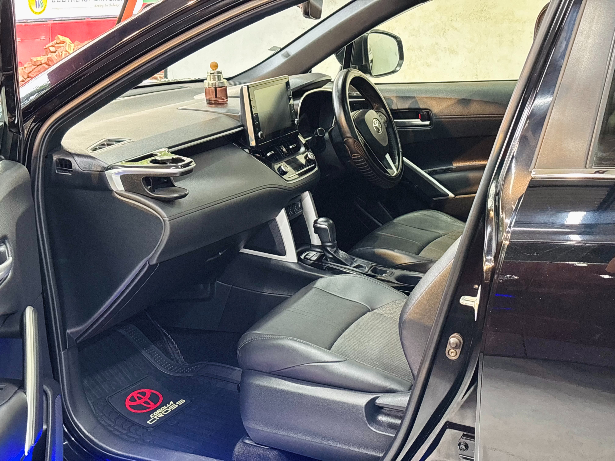 
								Corolla Cross 16-1861 full									